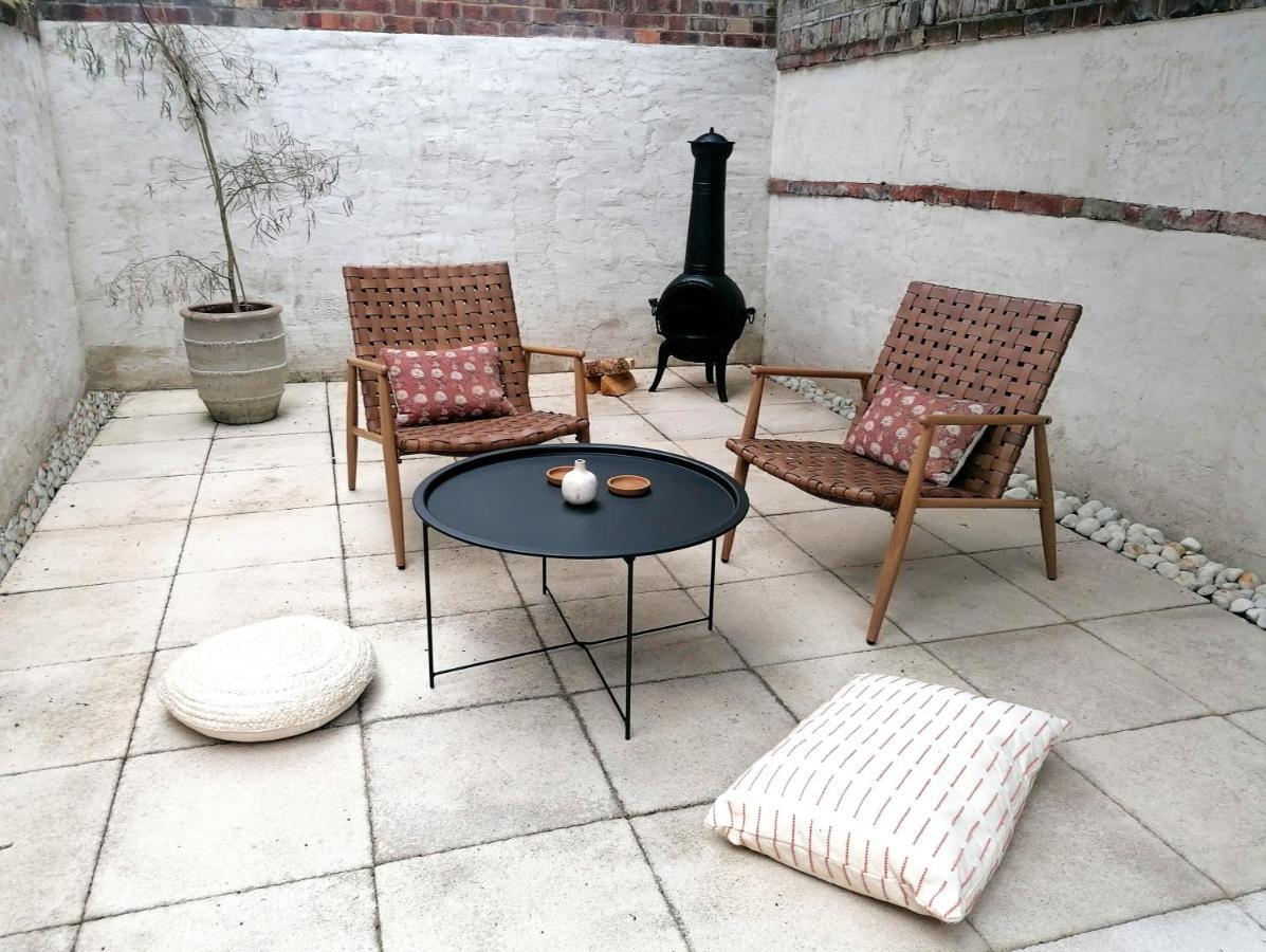 Unique City Centre House With Log Burner & Courtyard NWI Buitenkant foto